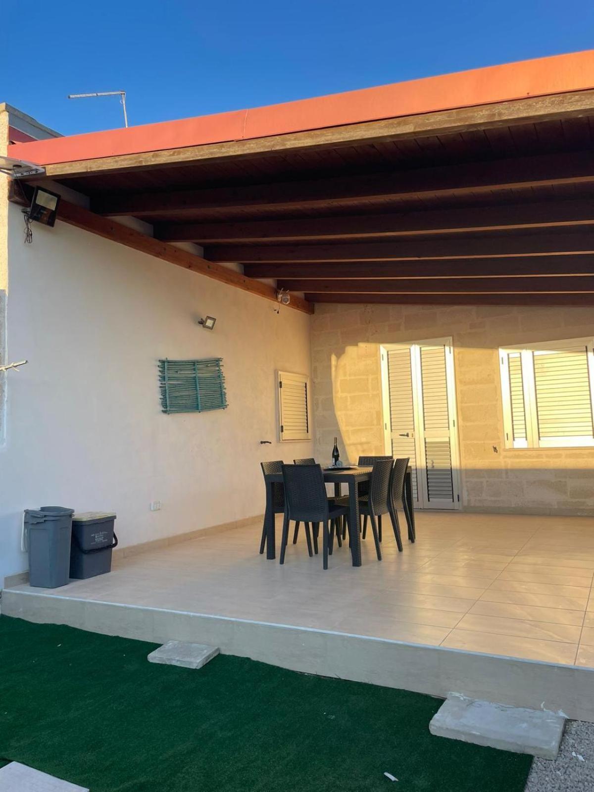 Lu Sole, Lu Mare E Lu Ientu Villa Torre Lapillo Kültér fotó