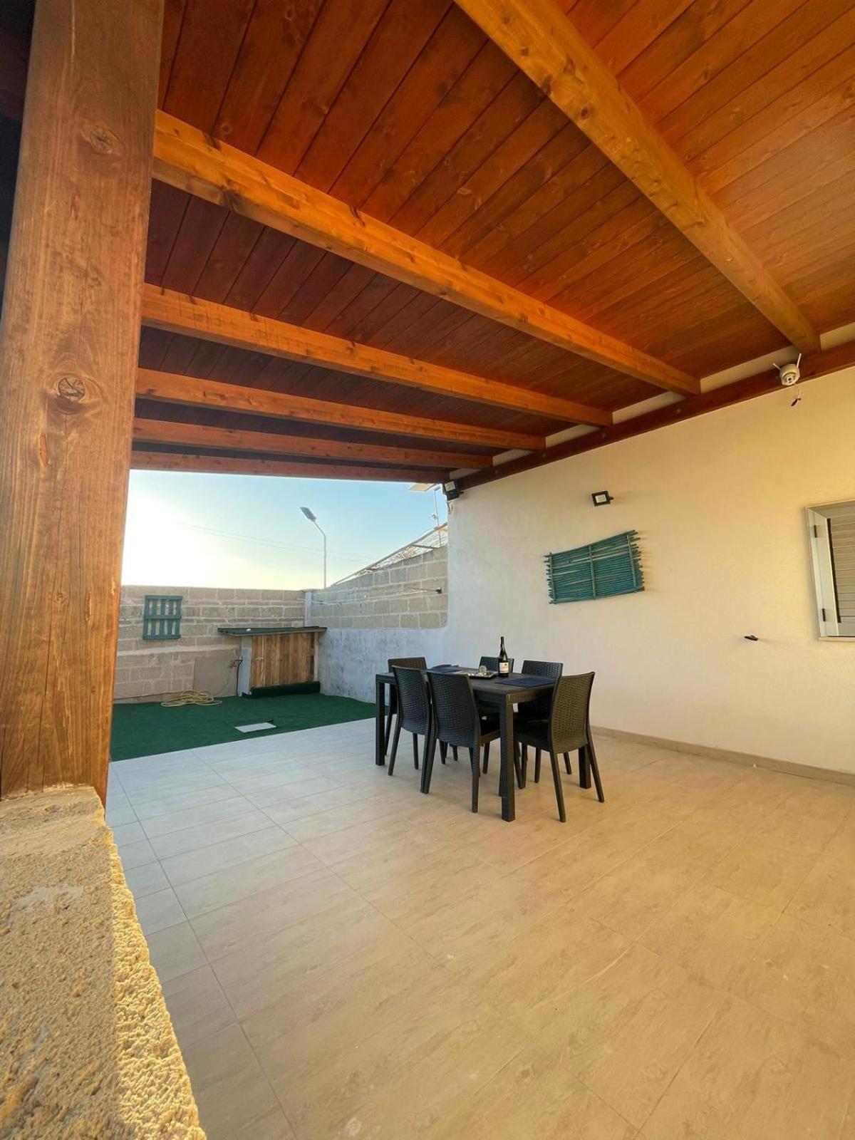 Lu Sole, Lu Mare E Lu Ientu Villa Torre Lapillo Kültér fotó